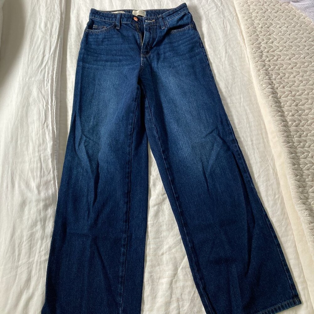 LIKE NEW Universal Thread wide-leg jeans, size 4. Dark wash